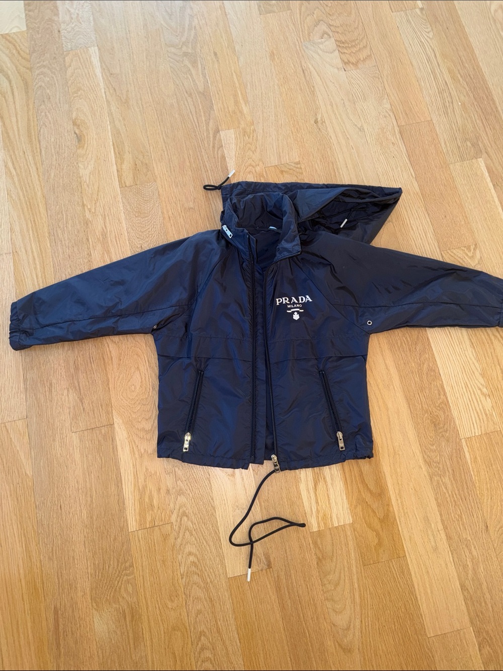 Prada women’s NWT Navy Hooded Rain Jacket with Logo size 38